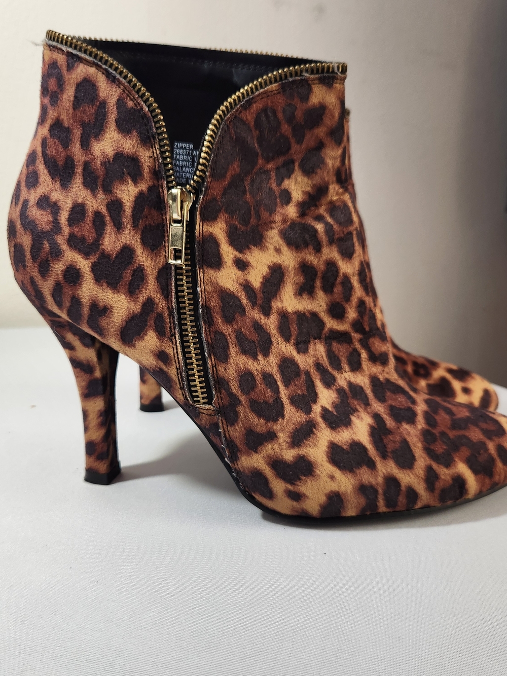⭐️Vintage Y2K Fashion Bug Leopard Print Heeled Ankle Booties Size 10 Retro Zip
